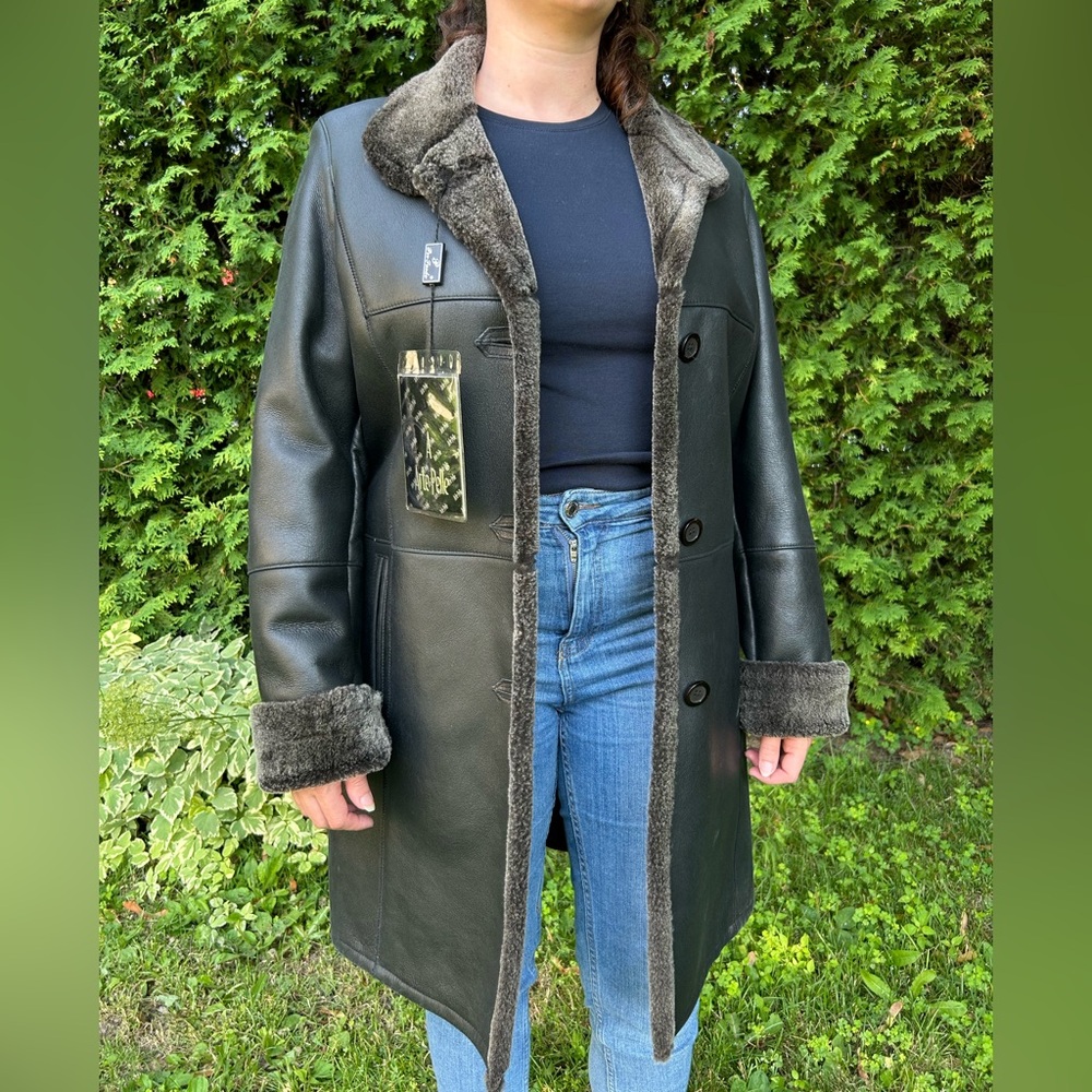 🐑✨ Genuine Shearling Sheepskin Coat – Made in Canada – New with Tags
